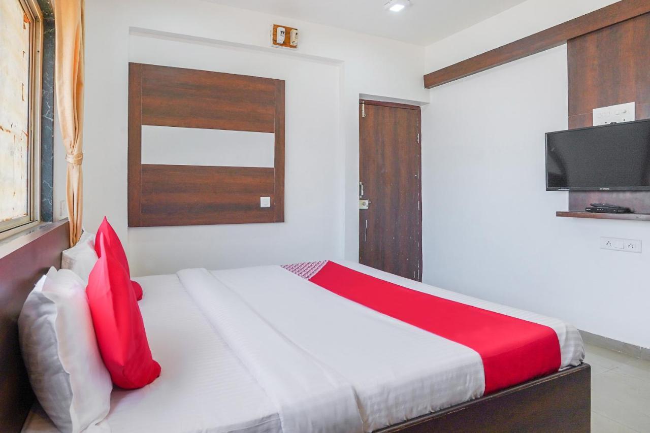 Oyo Flagship 70264 Hotel Vrindavan Mangvadi Extérieur photo