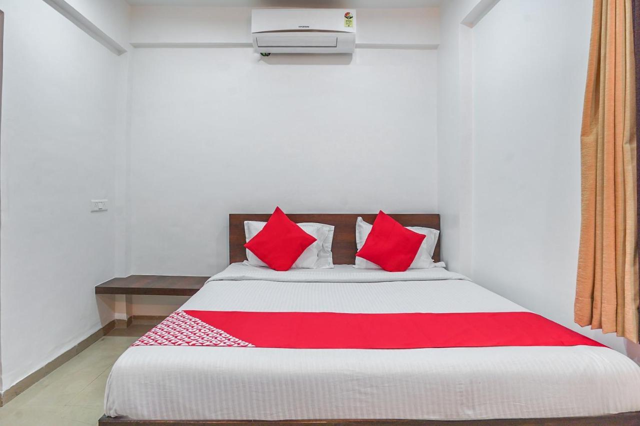 Oyo Flagship 70264 Hotel Vrindavan Mangvadi Extérieur photo