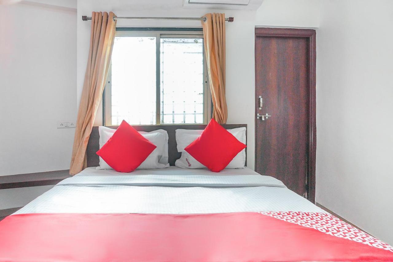 Oyo Flagship 70264 Hotel Vrindavan Mangvadi Extérieur photo