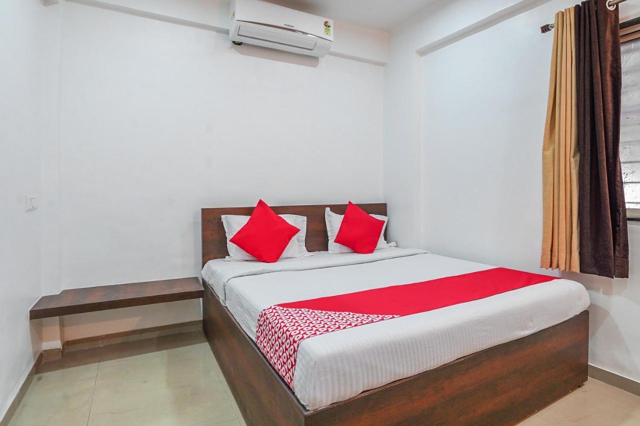Oyo Flagship 70264 Hotel Vrindavan Mangvadi Extérieur photo